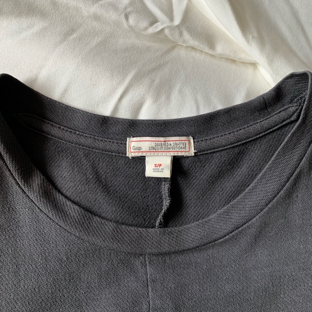 Gap Dress. Medium grey. Size small ( fits sz 6-8). Stretch fabric.